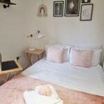 Book The Best Family Accommodation in London near Greenwich, Canary Wharf, London Bridge and tourist sights!Pet friendly apartment with garden | Urban Stay