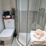 Book The Best Family Accommodation in London near Greenwich, Canary Wharf, London Bridge and tourist sights!Pet friendly apartment with garden | Urban Stay