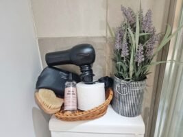 Book The Best Family Accommodation in London near Greenwich, Canary Wharf, London Bridge and tourist sights!Pet friendly apartment with garden | Urban Stay