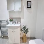 Book The Best Family Accommodation in London near Greenwich, Canary Wharf, London Bridge and tourist sights!Pet friendly apartment with garden | Urban Stay