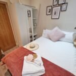 Book The Best Family Accommodation in London near Greenwich, Canary Wharf, London Bridge and tourist sights!Pet friendly apartment with garden | Urban Stay
