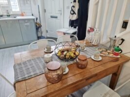Book The Best Family Accommodation in London near Greenwich, Canary Wharf, London Bridge and tourist sights!Pet friendly apartment with garden | Urban Stay