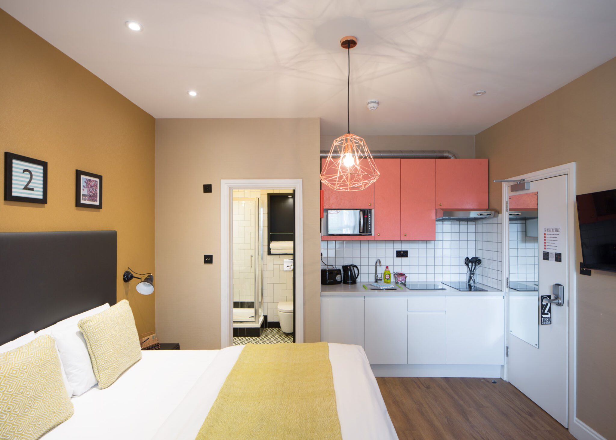 Enjoy modern comforts at our Serviced Accommodation West London. Book Room2 Hammersmith Aparthotel for short stays and corporate relocation.