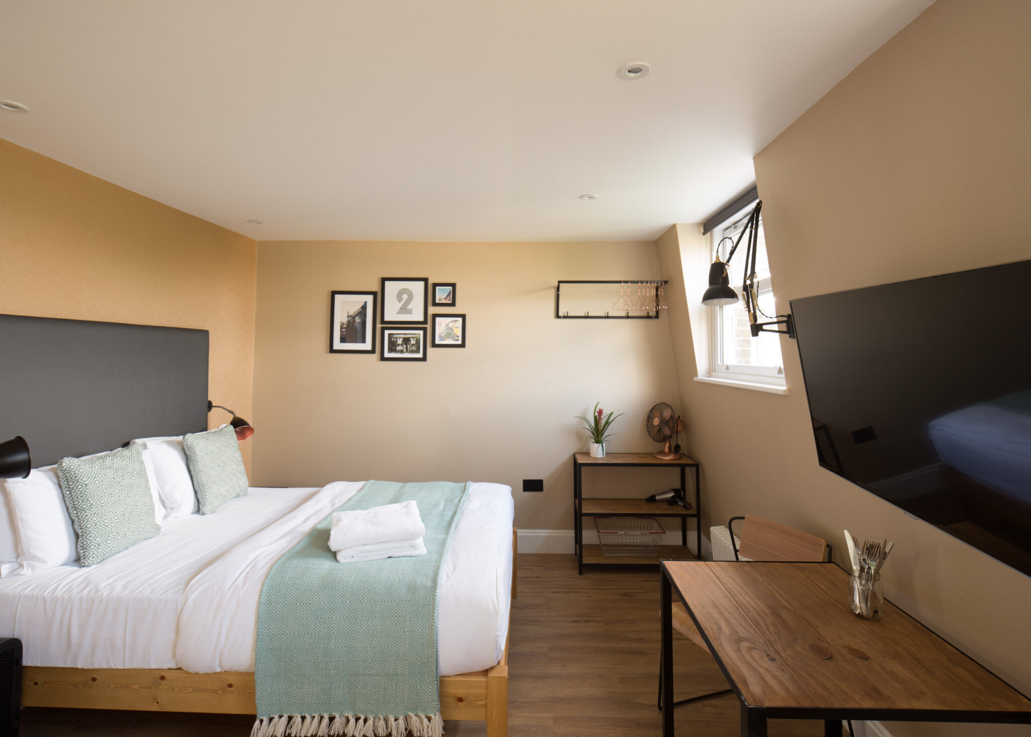 Enjoy-modern-comforts-at-our-Serviced-Accommodation-West-London.-Book-Room2-Hammersmith-Aparthotel-for-short-stays-and-corporate-relocation.