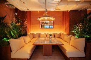 Stay in our Serviced Apartments Chiswick with modern amenities, fully equipped kitchens, and easy access to shops, transport, and attractions.