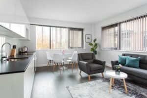 Abbott House Serviced Apartments In St Albans offer short let accommodation for solo business travellers, groups and families. Book now! Urban Stay