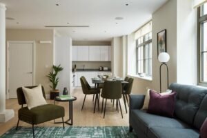 Book Serviced Accommodation Near Chancery Lane Today! Stay in the heart of Central London near Tourist Sights, The Strand and Somerset House! Urban Stay
