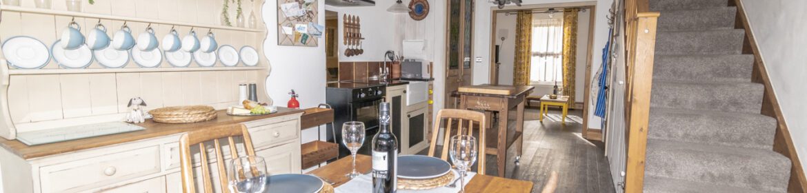 Book The Best Short Let Cottages Hampshire on England's South Coast Today! Church Street Cottage Portsmouth Is The Ideal Family Accommodation | Urban Stay