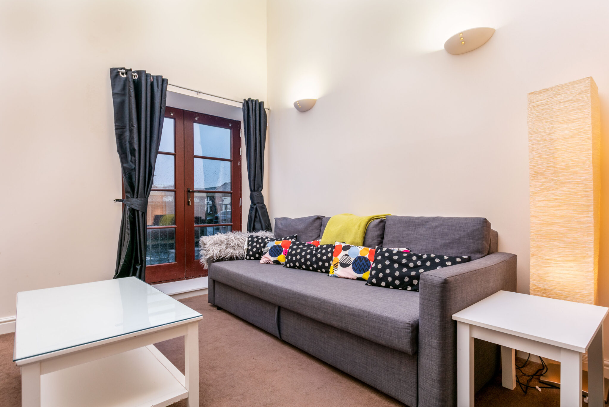 Book Serviced Accommodation in Ayr Near The Beach, Prestwick Golf Club, Ayr Racecourse and Gatwick Prestwick Airport! Cheaper Than Hotels! Urban Stay