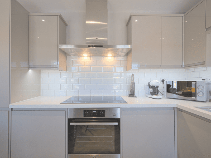 Dunstable Serviced Apartments near Luton Airport | Urban Stay Dunstable-Serviced-Apartments-near-Luton-Airport-available-today!-Book-fully-furnished-1-and-2-bed-accommodation-with-all-Bills-Included!
