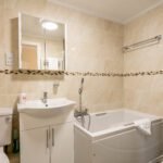 Book Serviced Accommodation Ayr near Gatwick Prestwick Airport, Ayr Beach, Prestwick Golf Club, Ayr Racecourse! Long Stay Discounts Available | Urban Stay