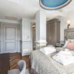 Discover luxury serviced accommodation in Edinburgh at Rìgh Residences, offering stylish apartments near top attractions and business hubs.