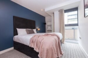 Discover modern, fully furnished Serviced Apartments in Sheffield with wood flooring, washer dryers, free WiFi, and on-site parking. Enjoy stylish living! Book Now With Urban Stay.