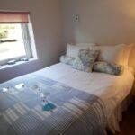 Discover cozy Milton of Campsie accommodation. Feel at ease to cozy up on the couch while enjoying the flat-screen TV, and utilize our complimentary WiFi to map out tomorrow's adventures Book Now with Urban Stay.