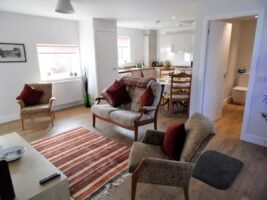 Discover cozy Milton of Campsie accommodation. Feel at ease to cozy up on the couch while enjoying the flat-screen TV, and utilize our complimentary WiFi to map out tomorrow's adventures Book Now with Urban Stay.