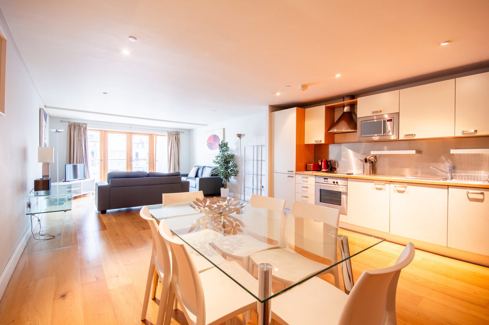 Accommodation in Kingston Upon Thames – Marina | Urban Stay Discover-exceptional-accommodation-in-Kingston-Upon-Thames-at-Marina-by-Urban-Stay.-Explore-our-special-amenities-including-modern-furnishings,-convenient-location,-and-top-notch-services.-Experience-comfort-and-convenience-during-your-stay.-Book-now!