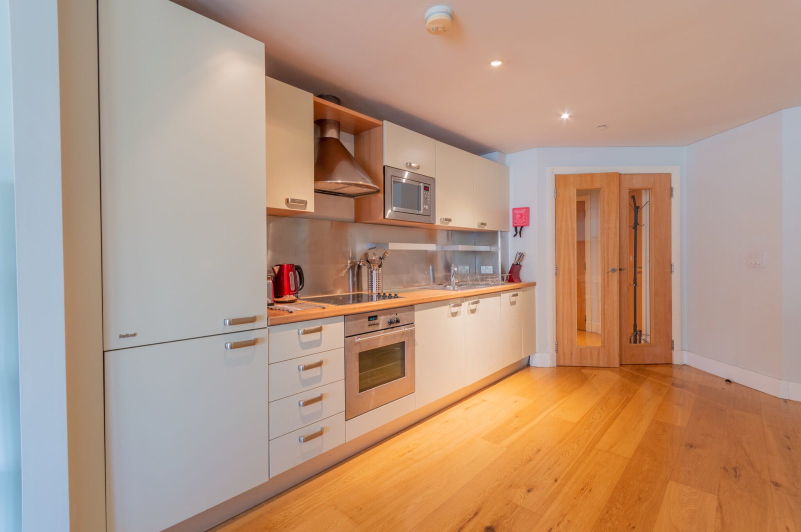 Accommodation in Kingston Upon Thames – Marina | Urban Stay Discover-exceptional-accommodation-in-Kingston-Upon-Thames-at-Marina-by-Urban-Stay.-Explore-our-special-amenities-including-modern-furnishings,-convenient-location,-and-top-notch-services.-Experience-comfort-and-convenience-during-your-stay.-Book-now!