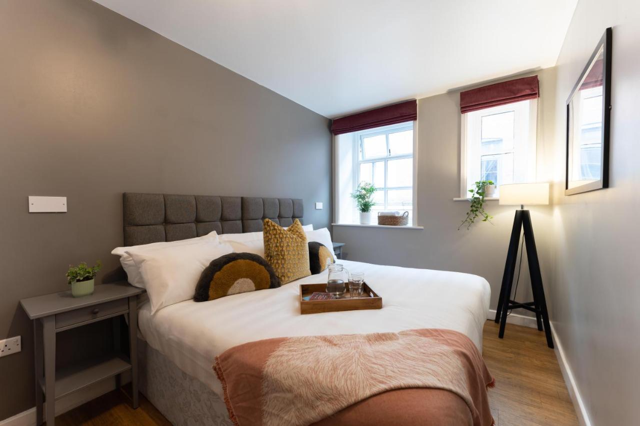Executive Apartments Manchester, a boutique aparthotel in Manchester's Northern Quarter, offers stylish 1-bedroom apartments with unique warehouse features, free Wi-Fi, and complimentary laundry facilities. Book Now!