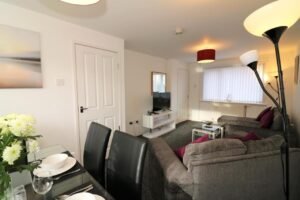 Experience comfort in our 2-bedroom Accommodation Near Glasgow Airport . Newly renovated with modern furnishings, it boasts spacious rooms and easy access to shops, bars, and the ON-X Linwood sport center Book Now.