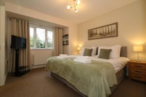 Experience modern, conveniently located serviced accommodation in East Glasgow. Enjoy complimentary parking and easy access to nearby attractions like Glasgow Fort. Book now for a comfortable stay!