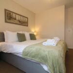 Experience modern, conveniently located serviced accommodation in East Glasgow. Enjoy complimentary parking and easy access to nearby attractions like Glasgow Fort. Book now for a comfortable stay!