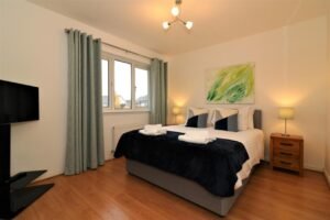 Experience modern, conveniently located serviced accommodation in East Glasgow. Enjoy complimentary parking and easy access to nearby attractions like Glasgow Fort. Book now for a comfortable stay!