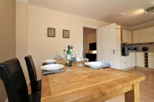 Experience modern, conveniently located serviced accommodation in East Glasgow. Enjoy complimentary parking and easy access to nearby attractions like Glasgow Fort. Book now for a comfortable stay!