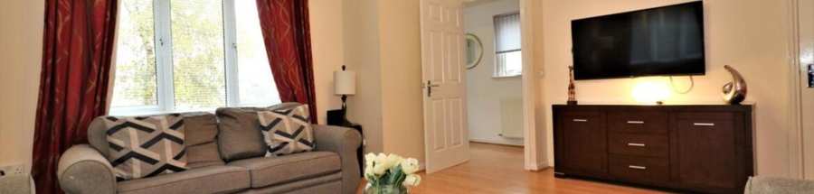 Serviced Accommodation East Glasgow -Angus House| Urban Stay Experience modern, conveniently located serviced accommodation in East Glasgow. Enjoy complimentary parking and easy access to nearby attractions like Glasgow Fort. Book now for a comfortable stay!