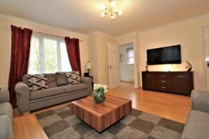 Experience modern, conveniently located serviced accommodation in East Glasgow. Enjoy complimentary parking and easy access to nearby attractions like Glasgow Fort. Book now for a comfortable stay!