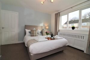 Book Modern Scotstounhill Accommodation near Glasgow City centre. Our Serviced Apartments are Fully Furnished with All Bills Incl and Cheaper Than Hotels! | Urban Stay