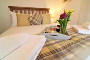 Book Modern Scotstounhill Accommodation near Glasgow City centre. Our Serviced Apartments are Fully Furnished with All Bills Incl and Cheaper Than Hotels! | Urban Stay