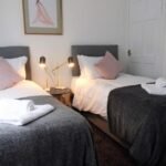 Discover comfort in Hillington Accommodation, Craigmuir Glasgow. Fully furnished, complimentary WiFi, and modern amenities. Reserve your stay now! | Urban Stay