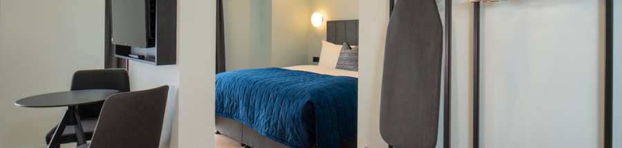 Serviced Accommodation In Birmingham-Grand Studio |Urban Stay Discover serviced accommodation in Birmingham with all bills included, flexible tenancies, and weekly cleaning. Enjoy super high-speed internet, a convenient onsite store, Chrome Cast TV, and a pet-friendly environment. Amenities and linen are provided, along with luggage lockers and co-working space for your convenience. Book Now!