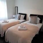Book Cheap Serviced Accommodation in Paisley. Our Furnished West Glasgow Apartments are Near Glasgow Airport and Transport Links. Enquire now Urban Stay