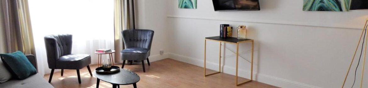 Book our South Glasgow Accommodation near Queen Elizabeth University Hospital today for Short Lets or Corporate Relocations! Enquire now! Urban Stay