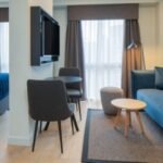 Serviced accommodation in Birmingham provide you all bills included, Chrome Cast TV, a pet-friendly and luggage lockers and co-working space.