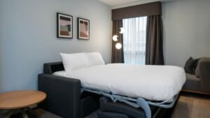 Serviced accommodation in Birmingham provide you all bills included, Chrome Cast TV, a pet-friendly and luggage lockers and co-working space.