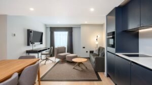 Serviced accommodation in Birmingham provide you all bills included, Chrome Cast TV, a pet-friendly and luggage lockers and co-working space.