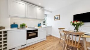 Experience luxury Chelsea apartments at Nell Gwynn House in Kensington. Perfect for business and leisure stays. Book Now ! | Urban Stay