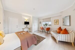 Experience luxury Chelsea apartments at Nell Gwynn House in Kensington. Perfect for business and leisure stays. Book Now ! | Urban Stay