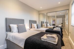 Experience luxury accommodation in Reading at Bond House Apartments. Modern amenities, central location near Reading Station. | Urban Stay