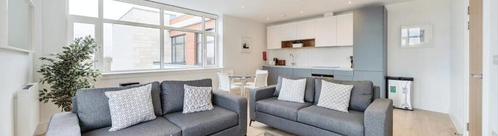 Discover serviced accommodation in Chertsey near London Heathrow Airport, Legoland, Thorpe Park, and Windsor Castle. Book your stay now!