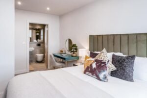 Luxurious William Way Serviced Apartments in Liverpool, perfect for business and leisure. Close to major attractions with stylish amenities. | Urban Stay