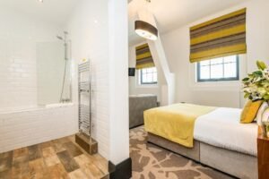 Discover Ainscow Serviced Apartments for premium extended stay accommodation. Ideal for business and leisure with modern amenities. | Urban Stay