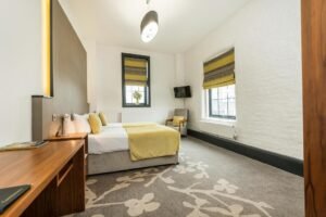 Discover Ainscow Serviced Apartments for premium extended stay accommodation. Ideal for business and leisure with modern amenities. | Urban Stay