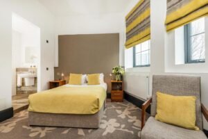 Discover Ainscow Serviced Apartments for premium extended stay accommodation. Ideal for business and leisure with modern amenities. | Urban Stay