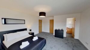 Bothwell Road, Premier Aberdeen Corporate Serviced Apartments with modern comforts, excellent transport links, and nearby attractions. | Urban Stay