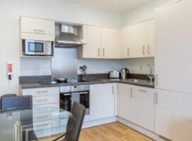 Discover luxury and convenience at our Apartments, ideal premium serviced residence in Reading. Perfect for business and leisure travellers. | Urban Stay