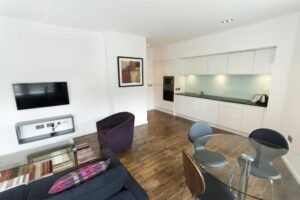 Discover luxury furnished rentals at Malt House in Edinburgh. Ideal for business and leisure, near key attractions and transport links. | Urban Stay