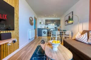 Welcome to Enterprise House Apartment for convenient corporate stays. Enjoy modern amenities and nearby attractions. Book with us ! | Urban Stay